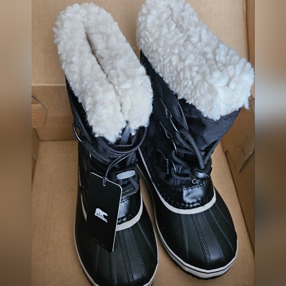 Sorel Kids waterproof Winter Boots in size 1 - Picture 2 of 4